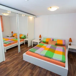 Apartment Schöne Ferienwohnung Am Schlosspark, Bad Brückenau